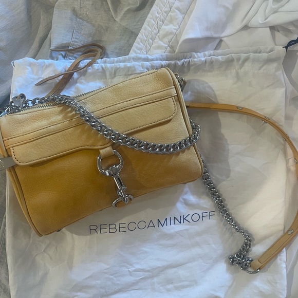 Season's IT color and material from Rebecca Mink-off - Picture 5 of 9